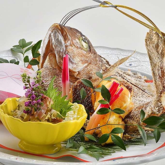 料亭の焼鯛祝い膳